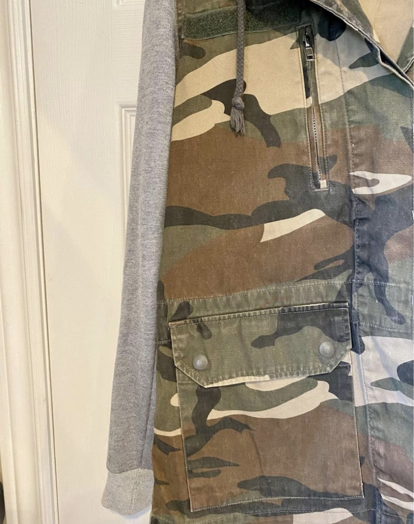 Women’s Camouflage Grey Hoodie Jacket image indicator(4)