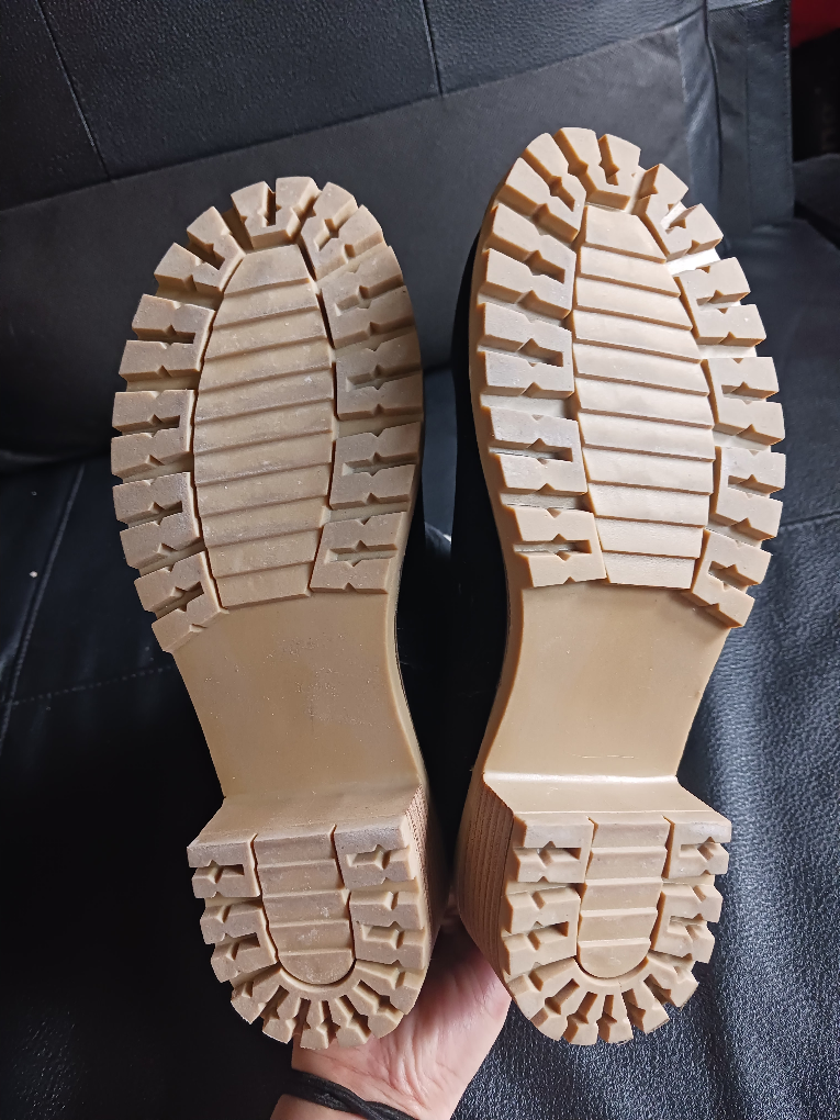 fur-lined WARM BOOTS, 2 looks image indicator(2)