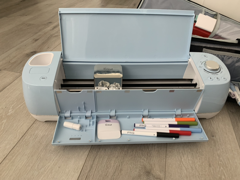 Cricut explore air 2 + supplies - photo 2