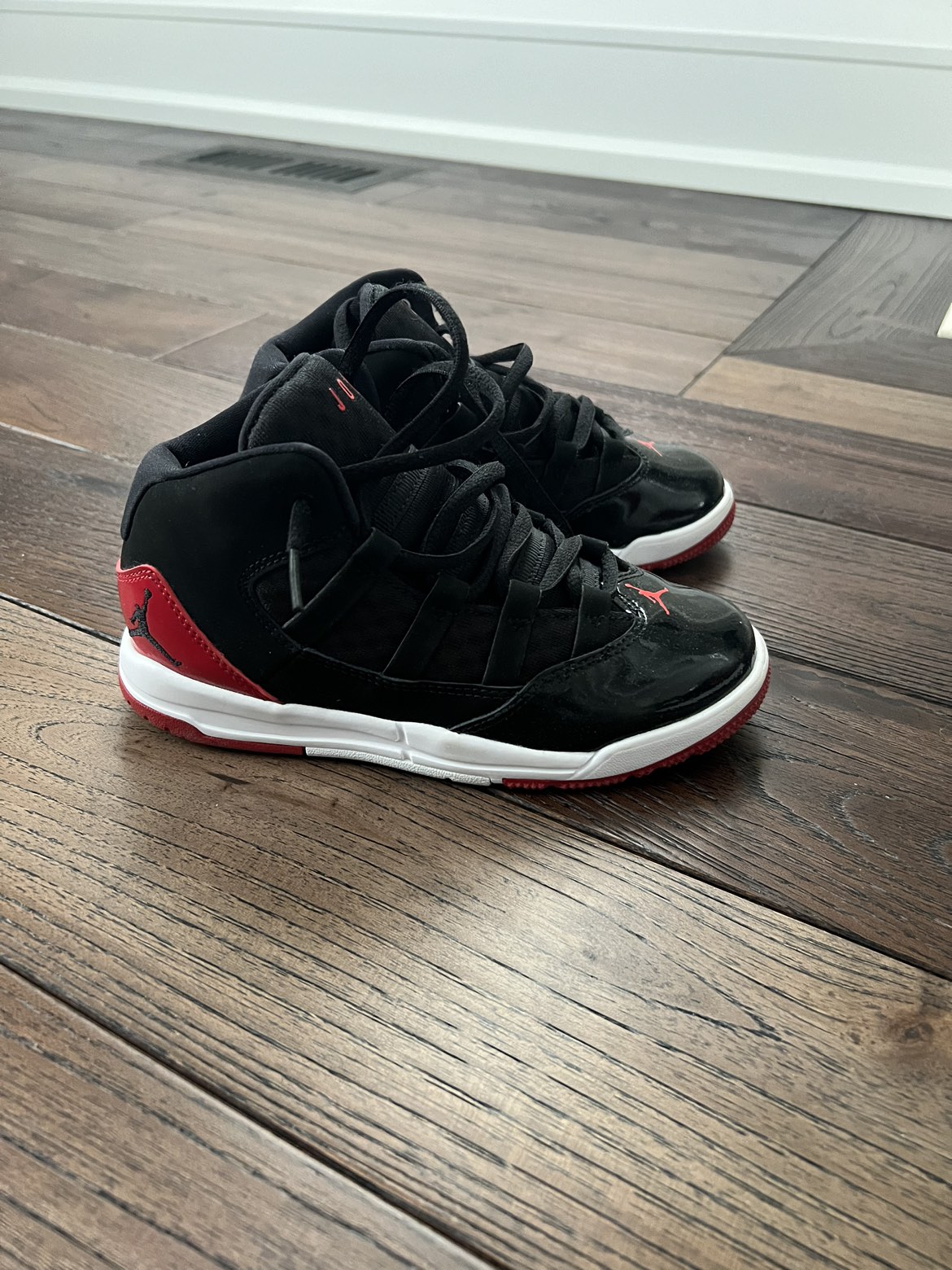 Jordan youth size 1 shoes thumbnail