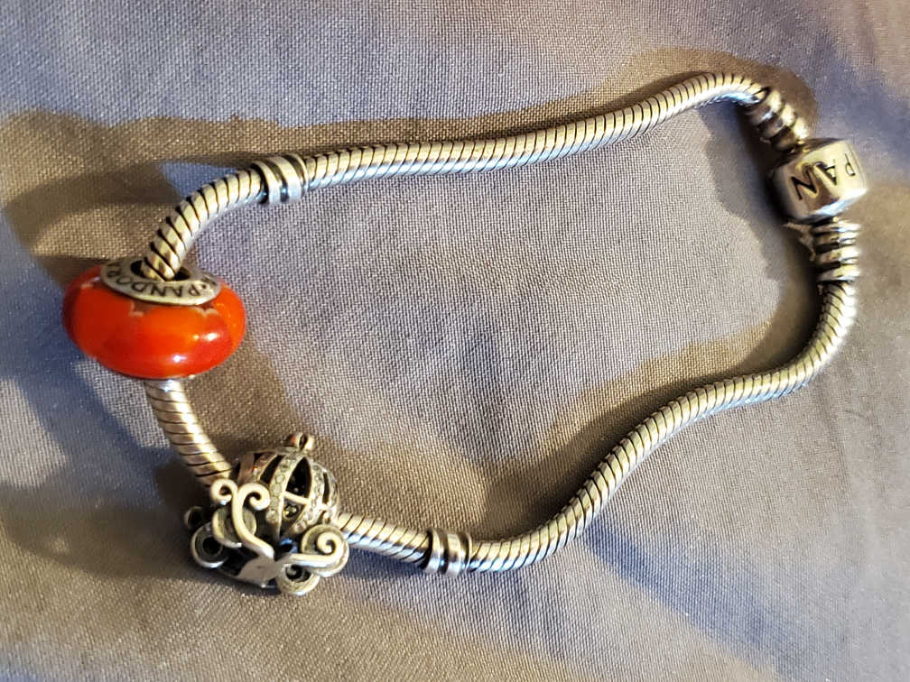 pandora bracelets with 2 charms image indicator(3)