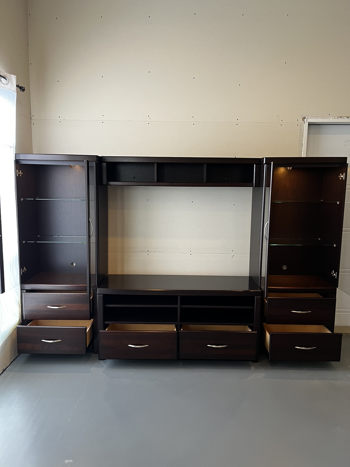 TV & Entertainment Unit - photo 2