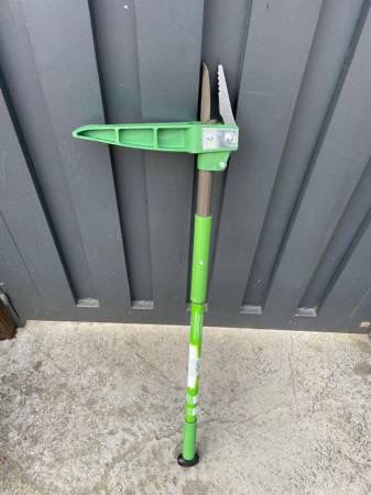 New Steel Handle Garden Weeder thumbnail