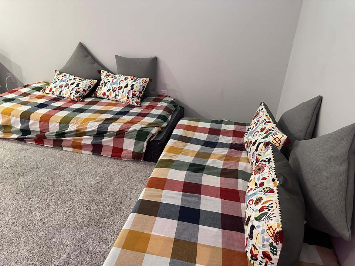 #freecycle king mattress,boxes,2 single mattress - photo 3