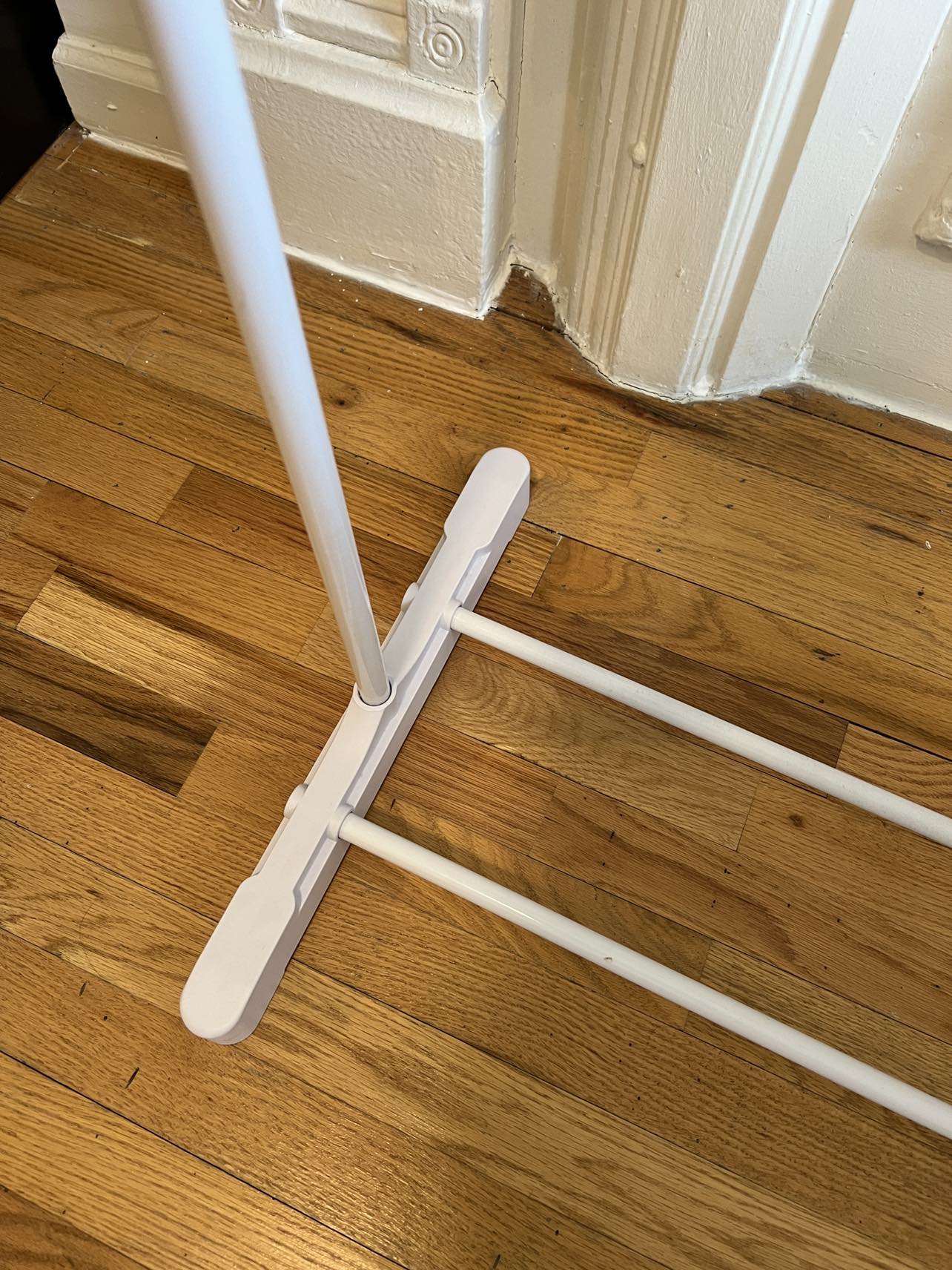 White metal garment rack - photo 4