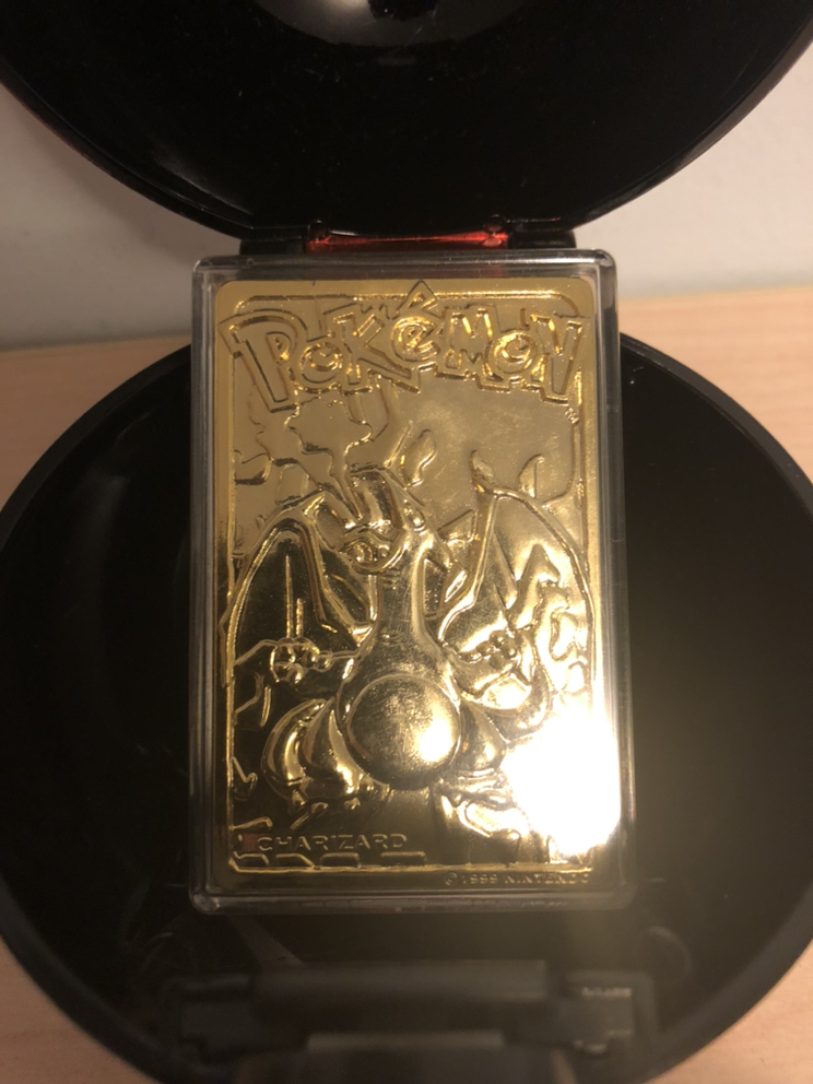 23k gold-plated Pokémon trading card Charizard thumbnail