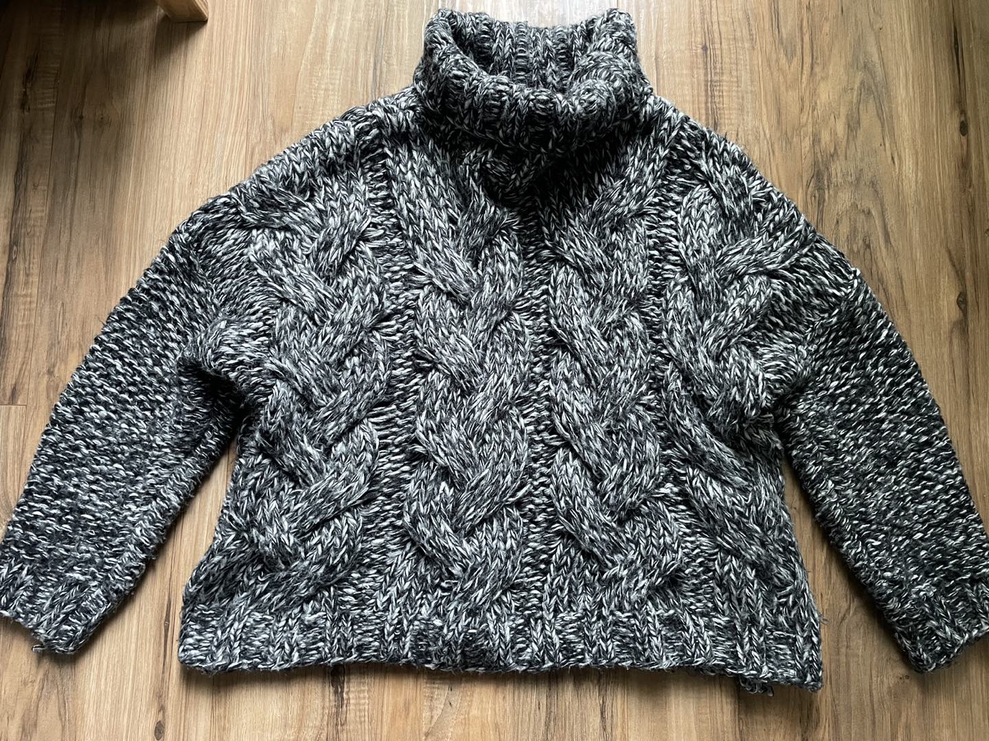 Zara S Cable Knit Women Sweater thumbnail
