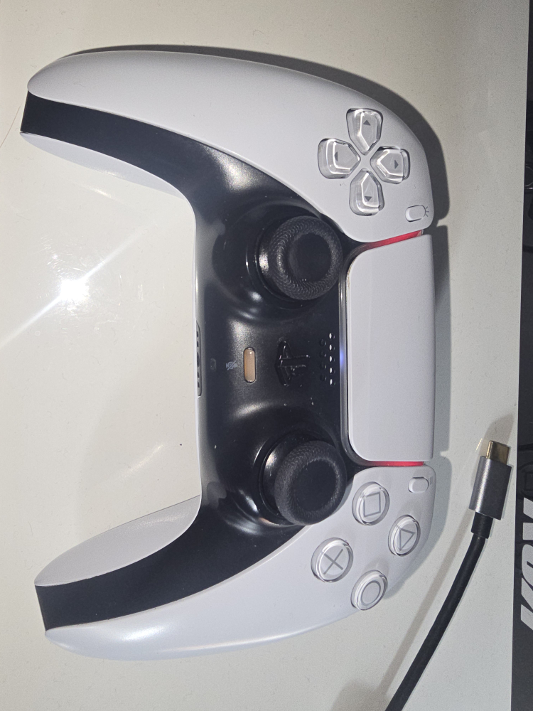Ps5 console + 1 controller and GTA V(new) - photo 2