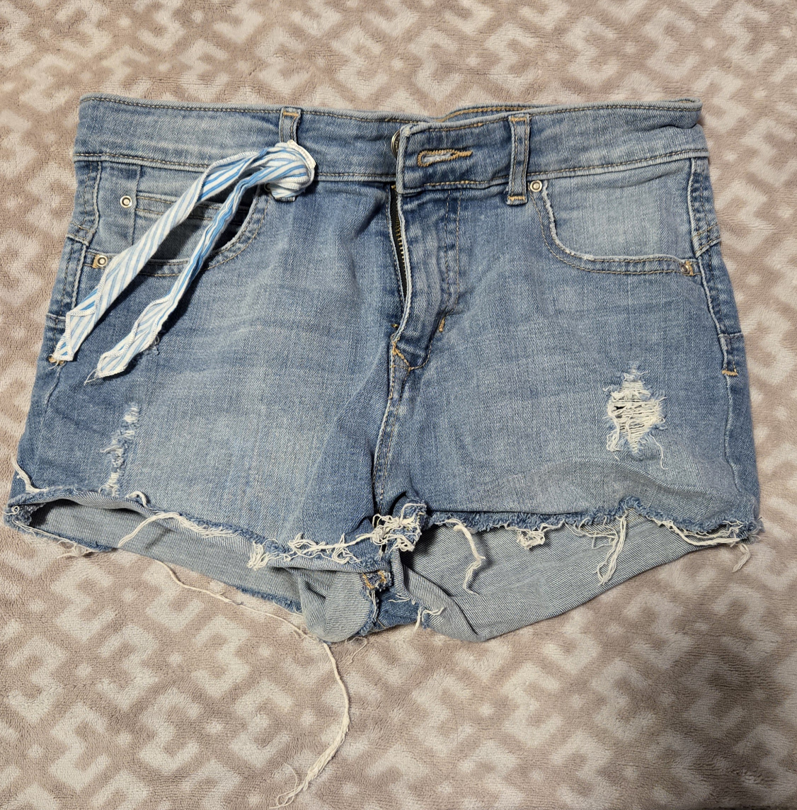 denim shorts thumbnail