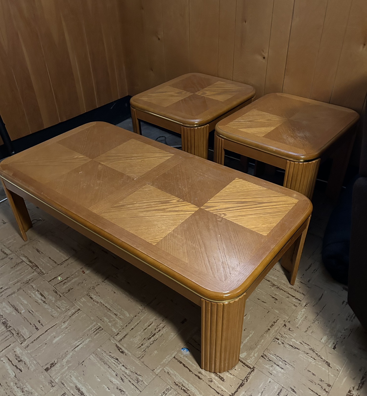 Coffee Table and 2 End Tables 🥕 thumbnail