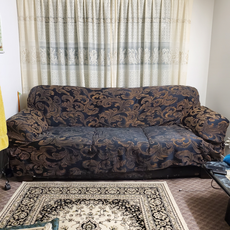 Free 3 Seater Couch thumbnail
