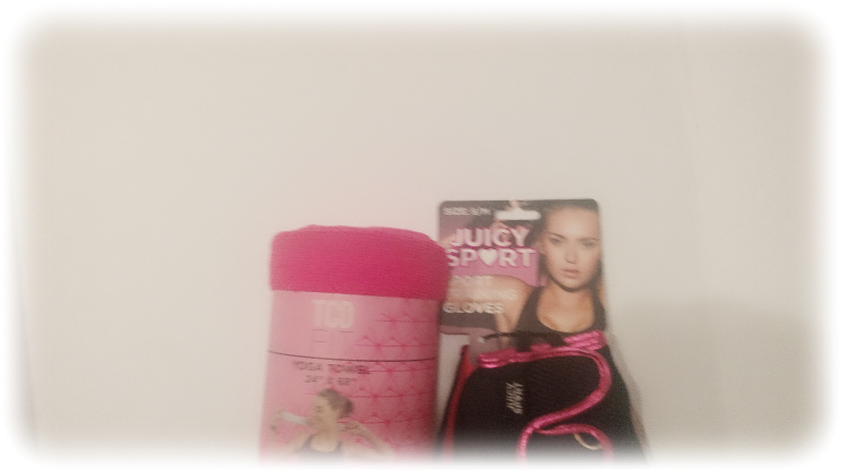 Working Out Yoga Towel & Juicy Couture Gloves 🧤 - photo 2