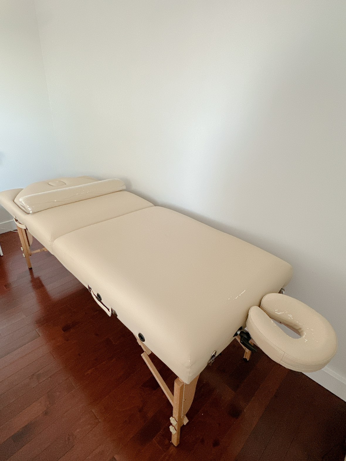 Portable Massage Table - Very Comfortable thumbnail