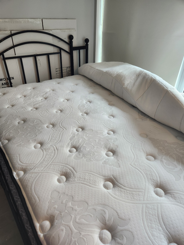 Queen bed and mattress - photo 2