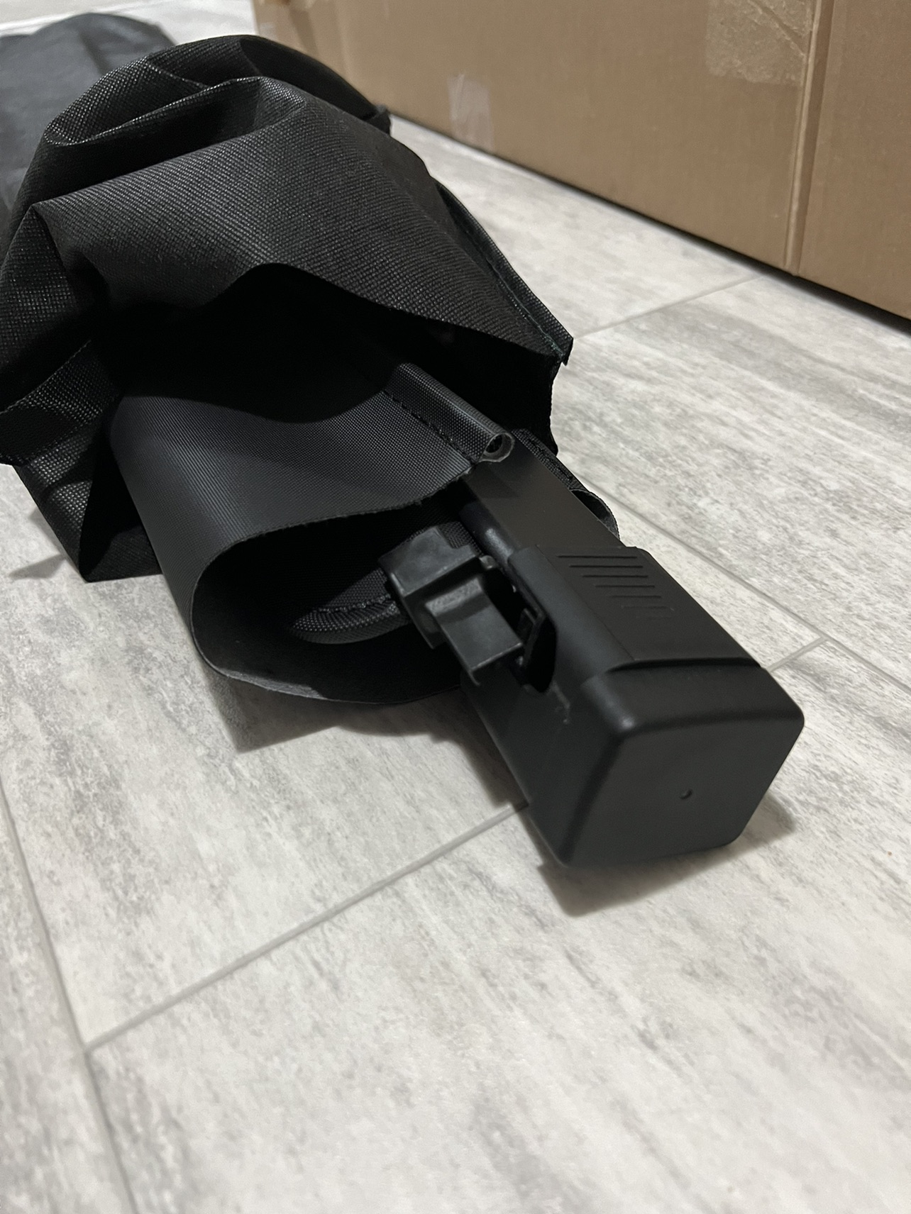 Toyota 4Runner 10-21 Retractable Cargo Cover, Black image indicator(7)