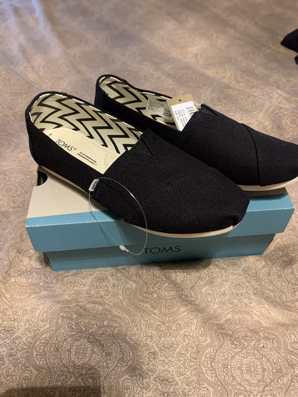 Toms shoes thumbnail
