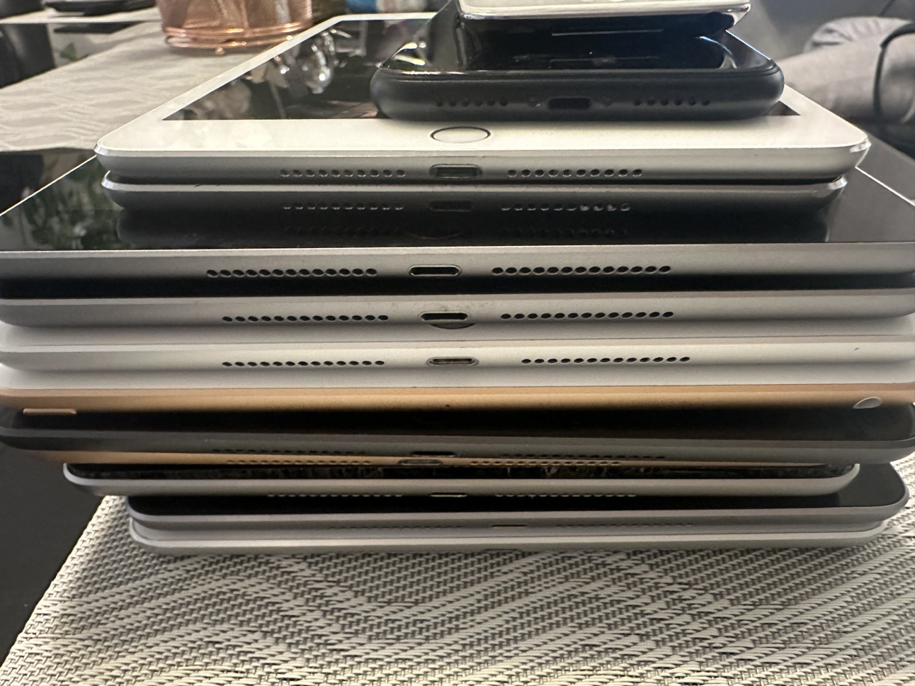 14 APPLE PRODUCTS IPADS IPHONES MACBOOK AIR 800 - photo 2