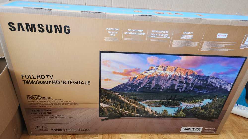 Almost new 43" Samsung Smart TV - photo 2