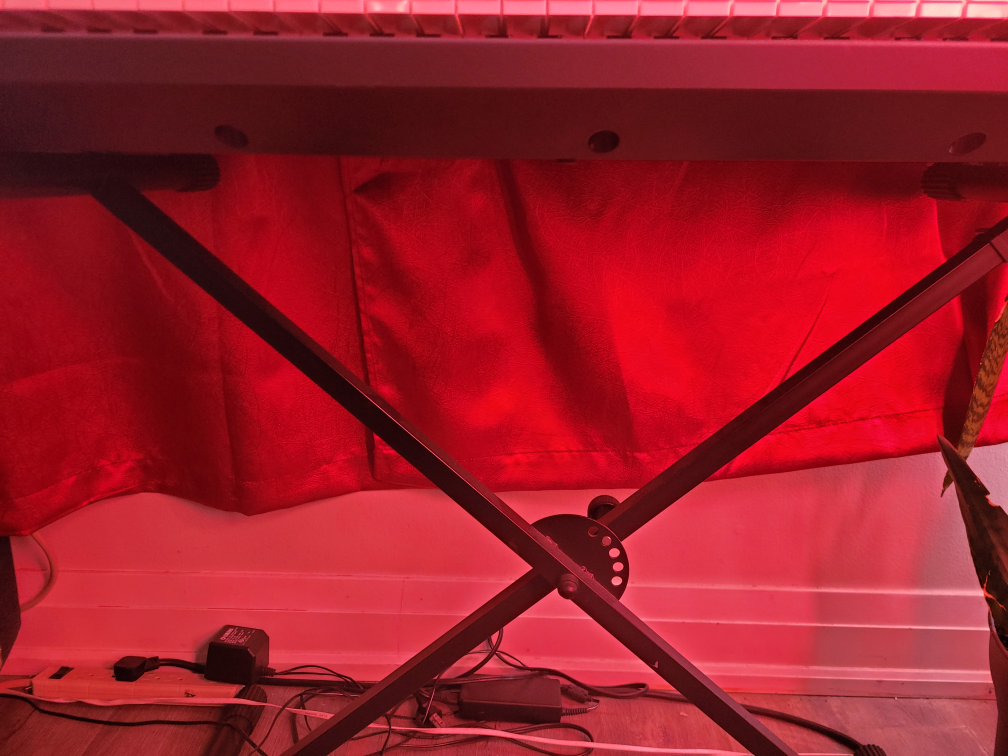 YAMAHA KEYBOARD WITH STAND - photo 4