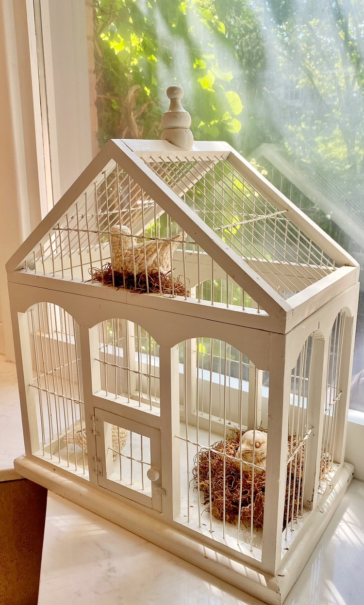Super cute large birdcage w/ 3 ceramic antiqued birds & nest. image indicator(7)