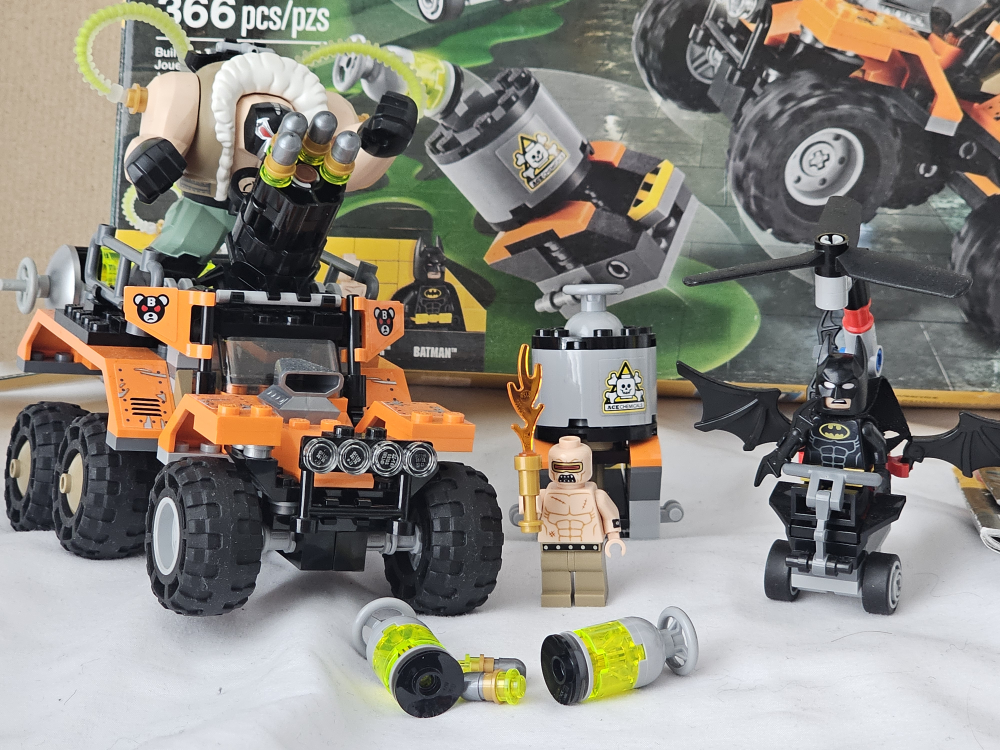 Lego 70914 Bane Toxic Truck Attack / BIGFIG Bane Box Damage image indicator(4)