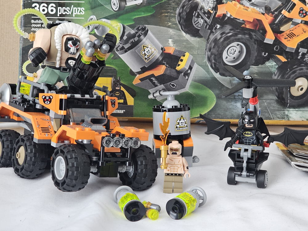 Lego 70914 Bane Toxic Truck Attack / BIGFIG Bane Box Damage image indicator(5)
