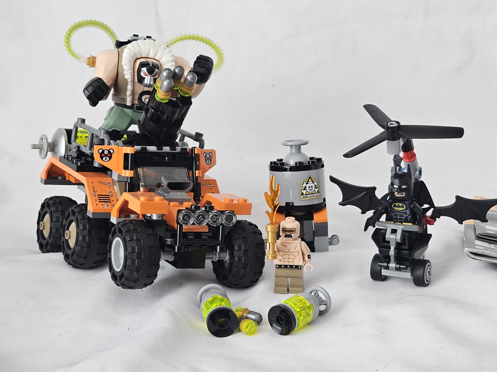 Lego 70914 Bane Toxic Truck Attack / BIGFIG Bane Box Damage image indicator(6)