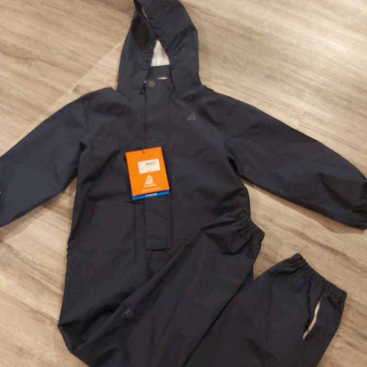 BNWT Ripzone Rainsuit sz 6