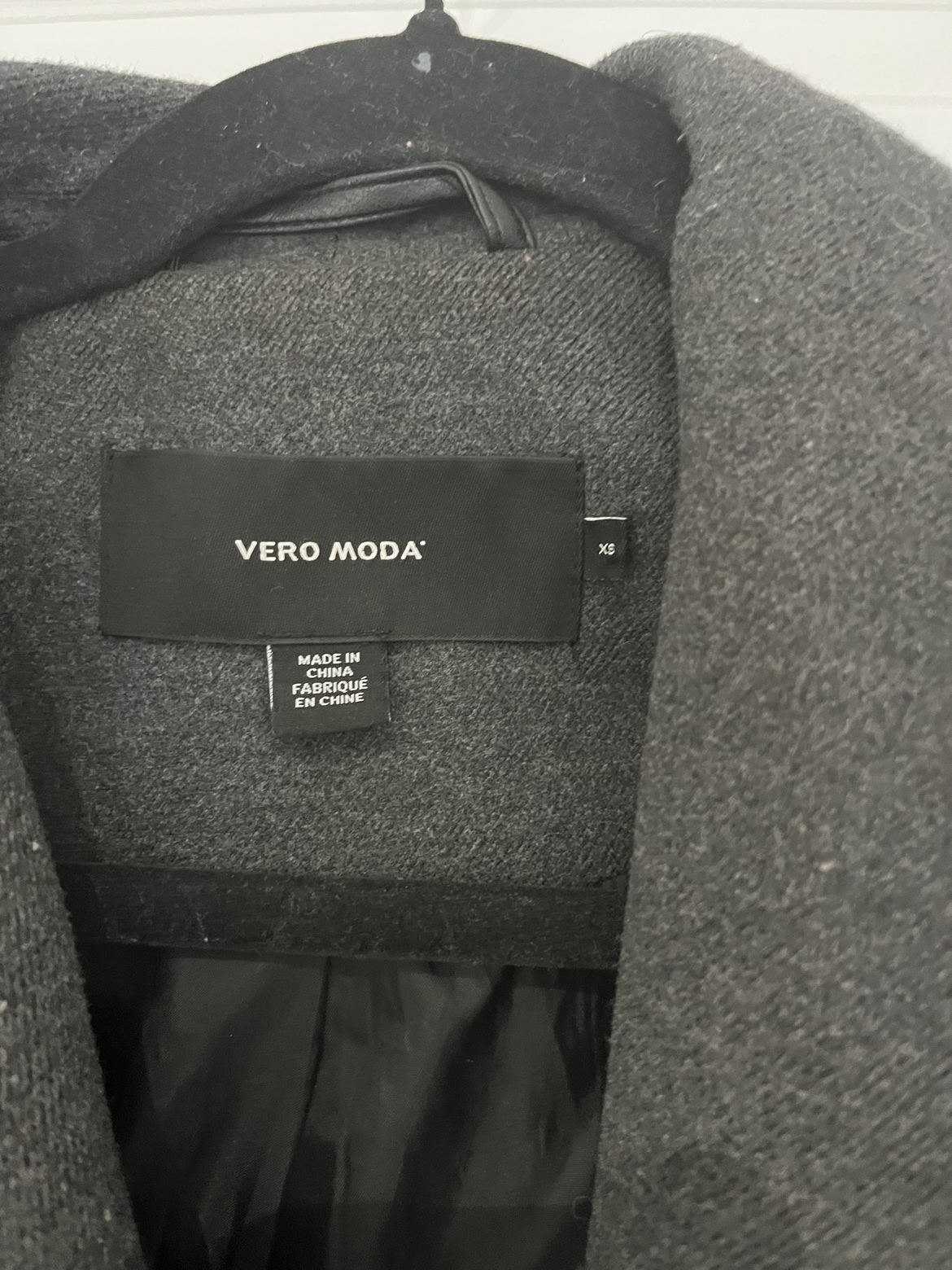 Vero Moda Black Coat with Belt image indicator(2)