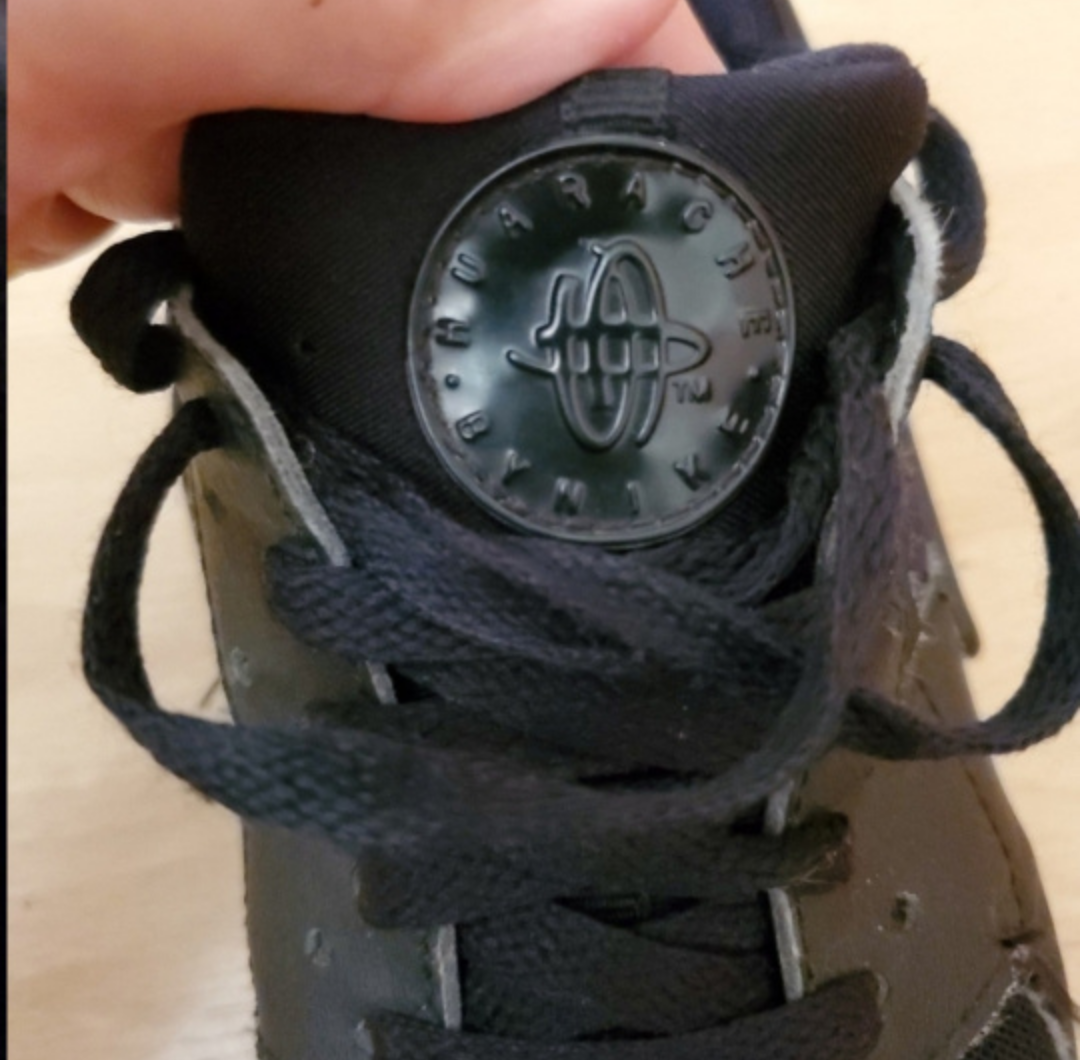 Kids Nike Huarache sneaker image indicator(6)