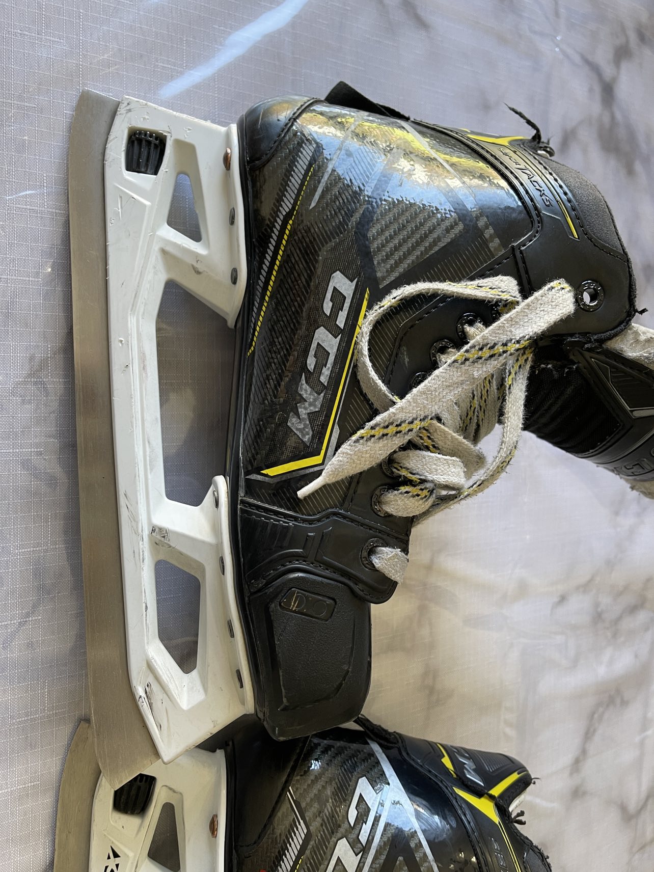 CCM Super Tacks goalie skates size 6 D - photo 3