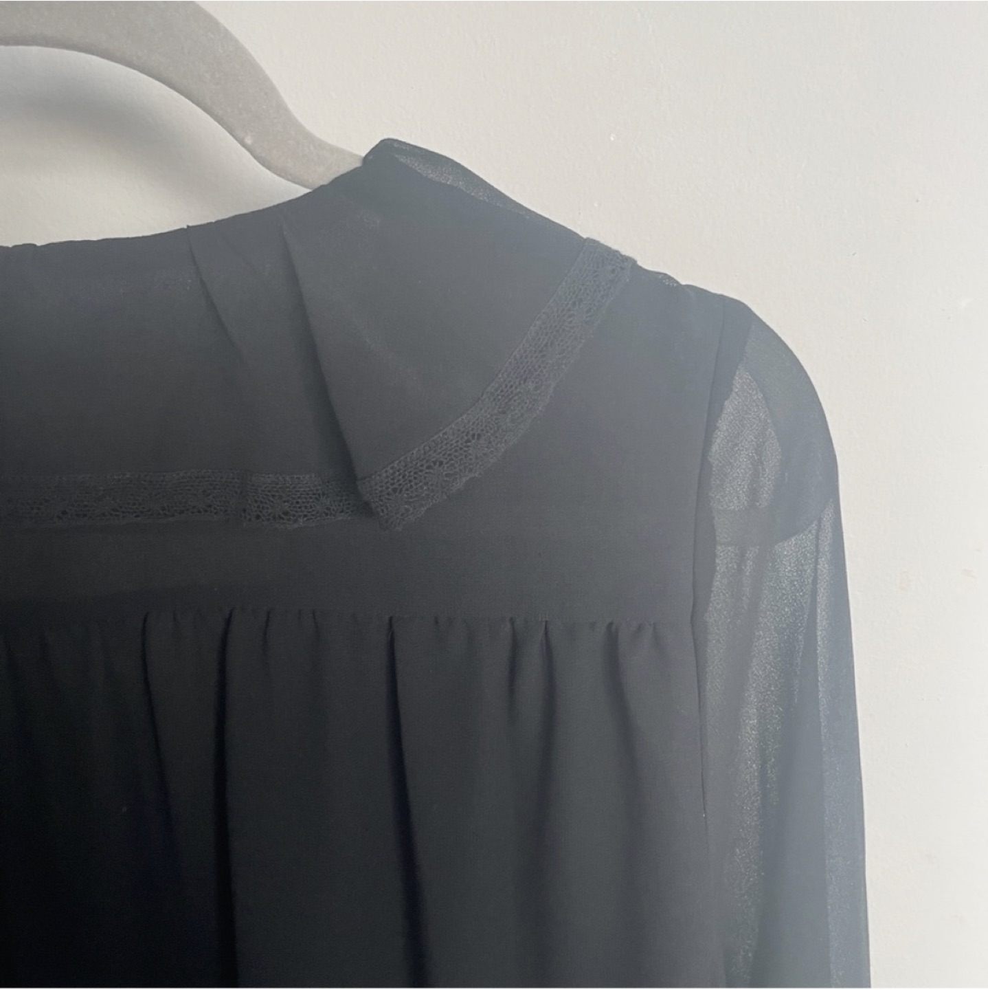 Aritzia Wilfred Eden Blouse in Black image indicator(5)