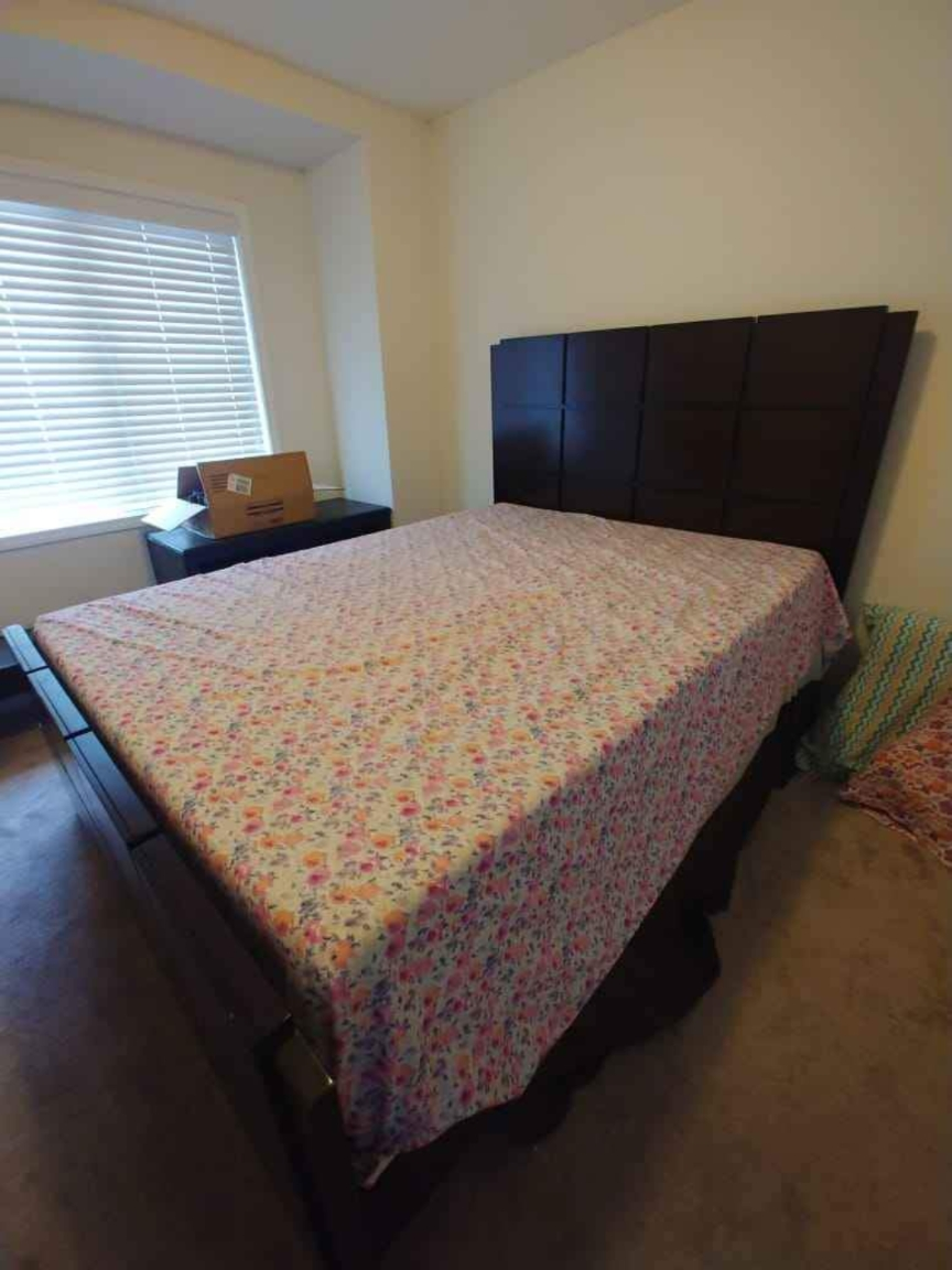Queen bed set including mattress without box - photo 2