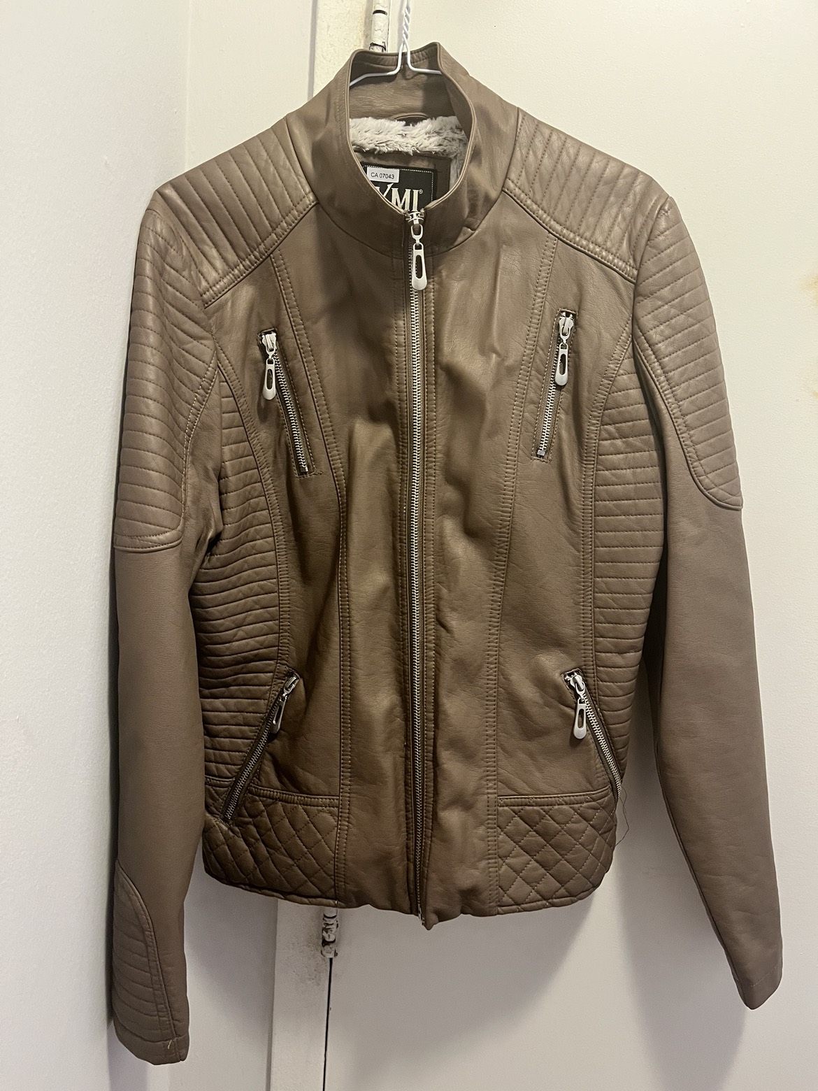 Female leather jacket image indicator(4)