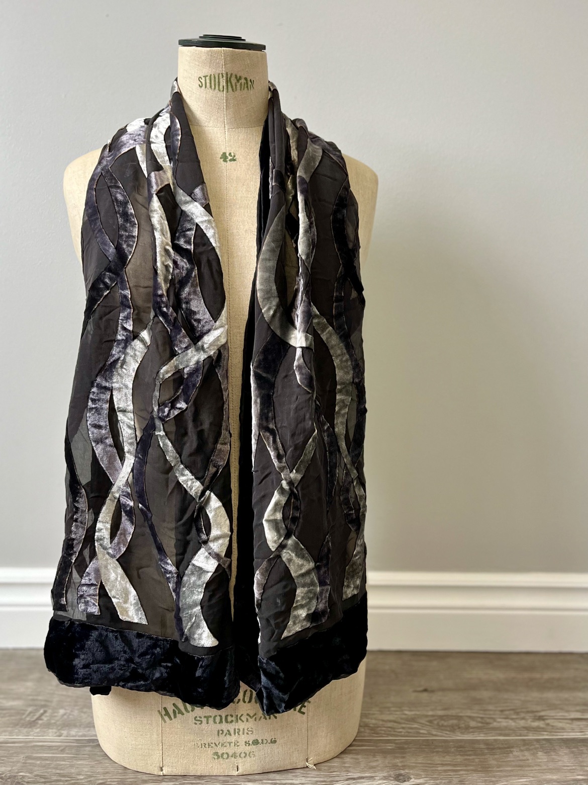 Cut Velvet Scarf/Shawl image indicator(2)