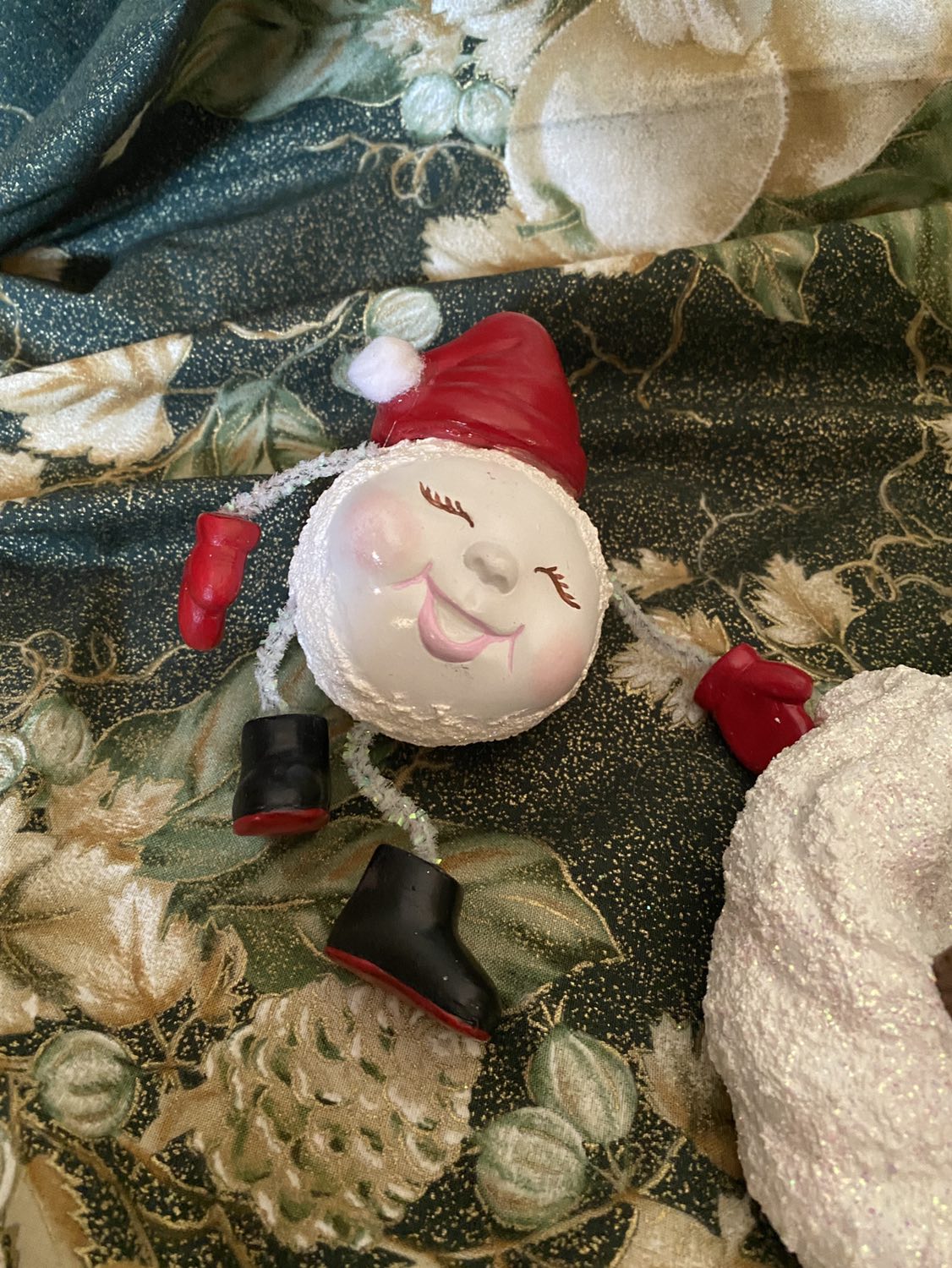 christmas sleigh with snowball riders image indicator(2)