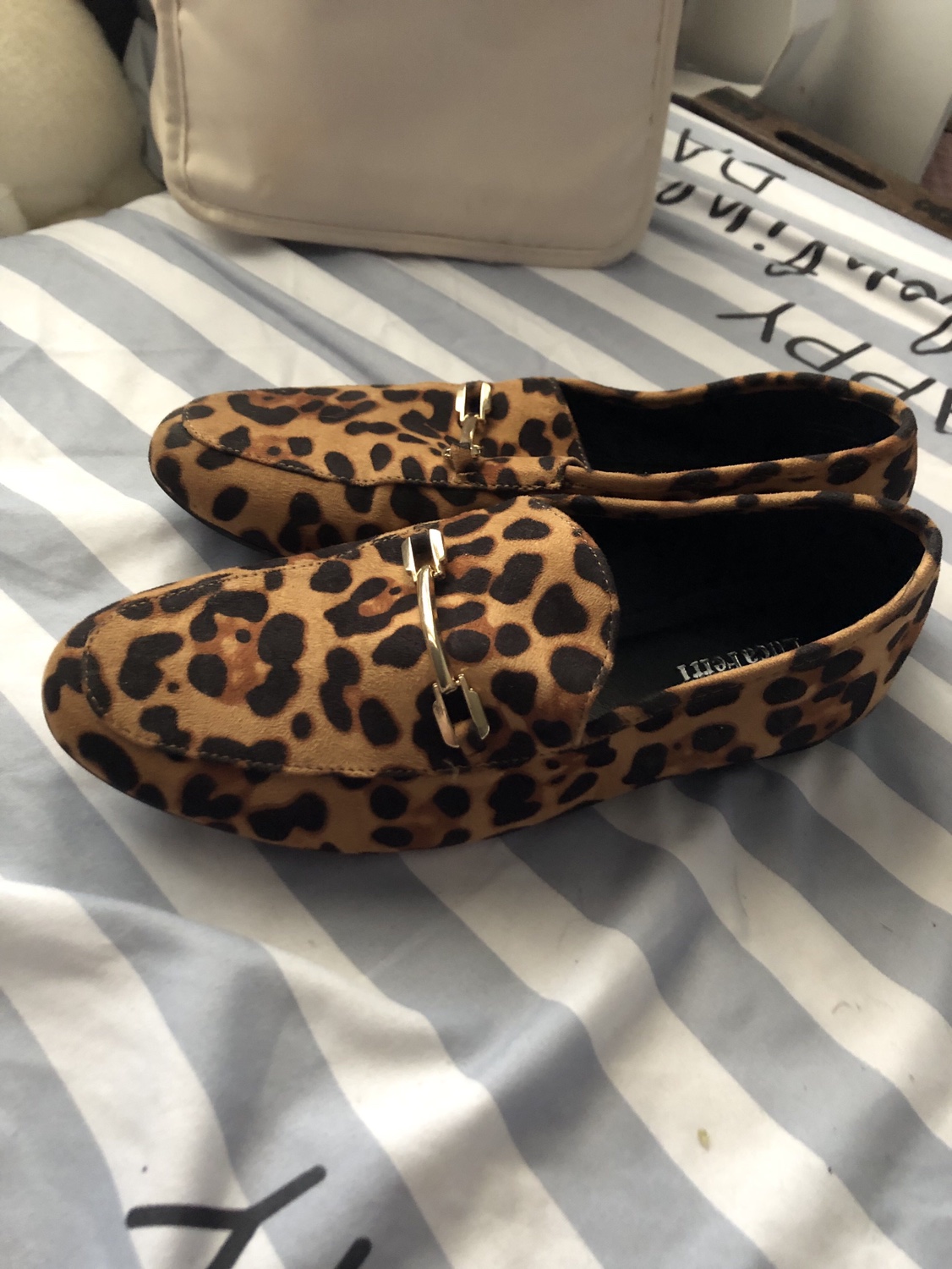Size 7 women’s loafers image indicator(3)
