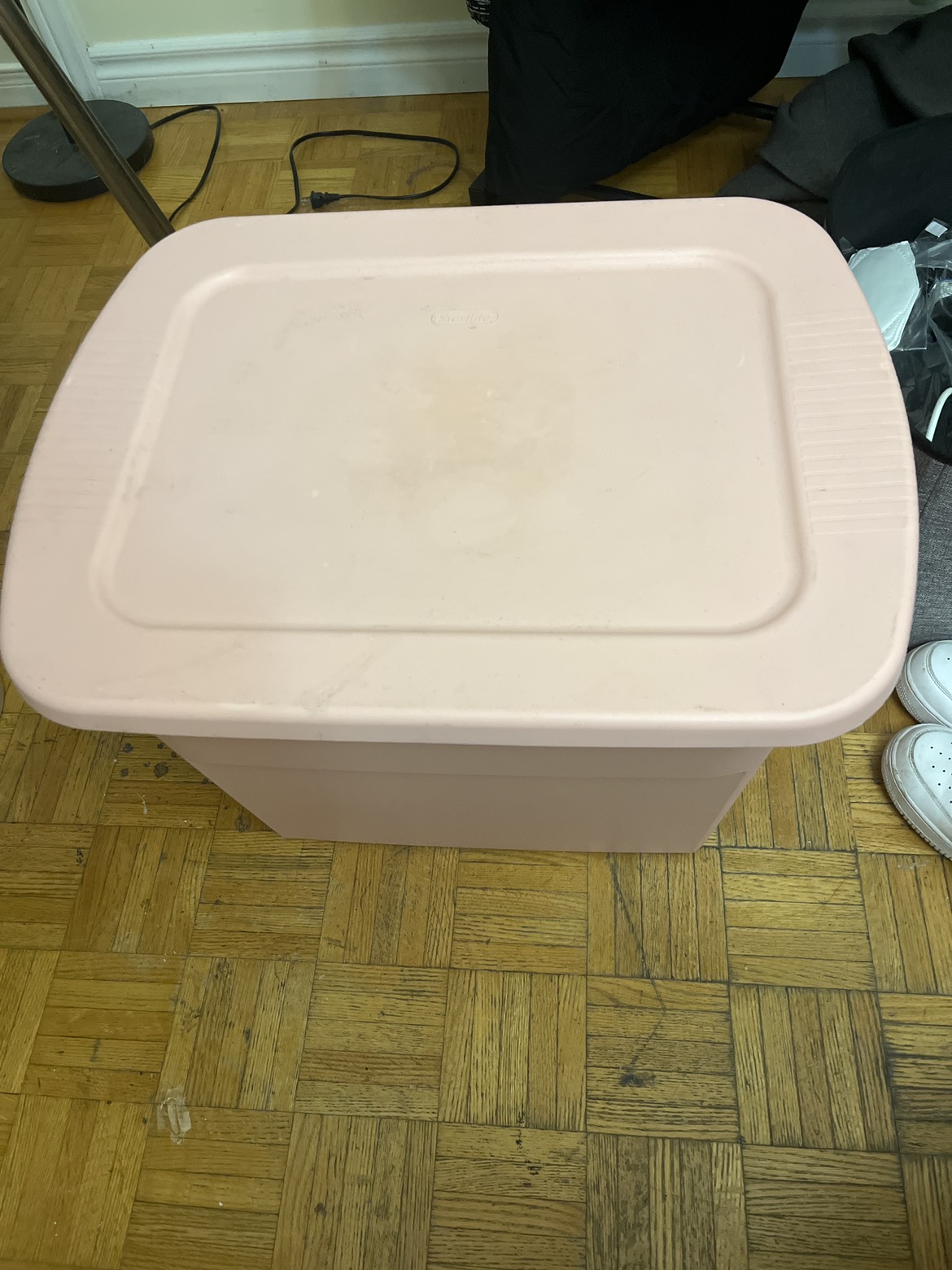 68 L storage box