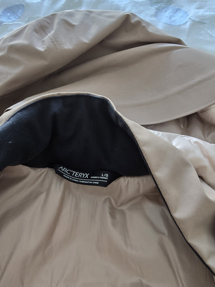 Arc'teryx women's winter coat - photo 3