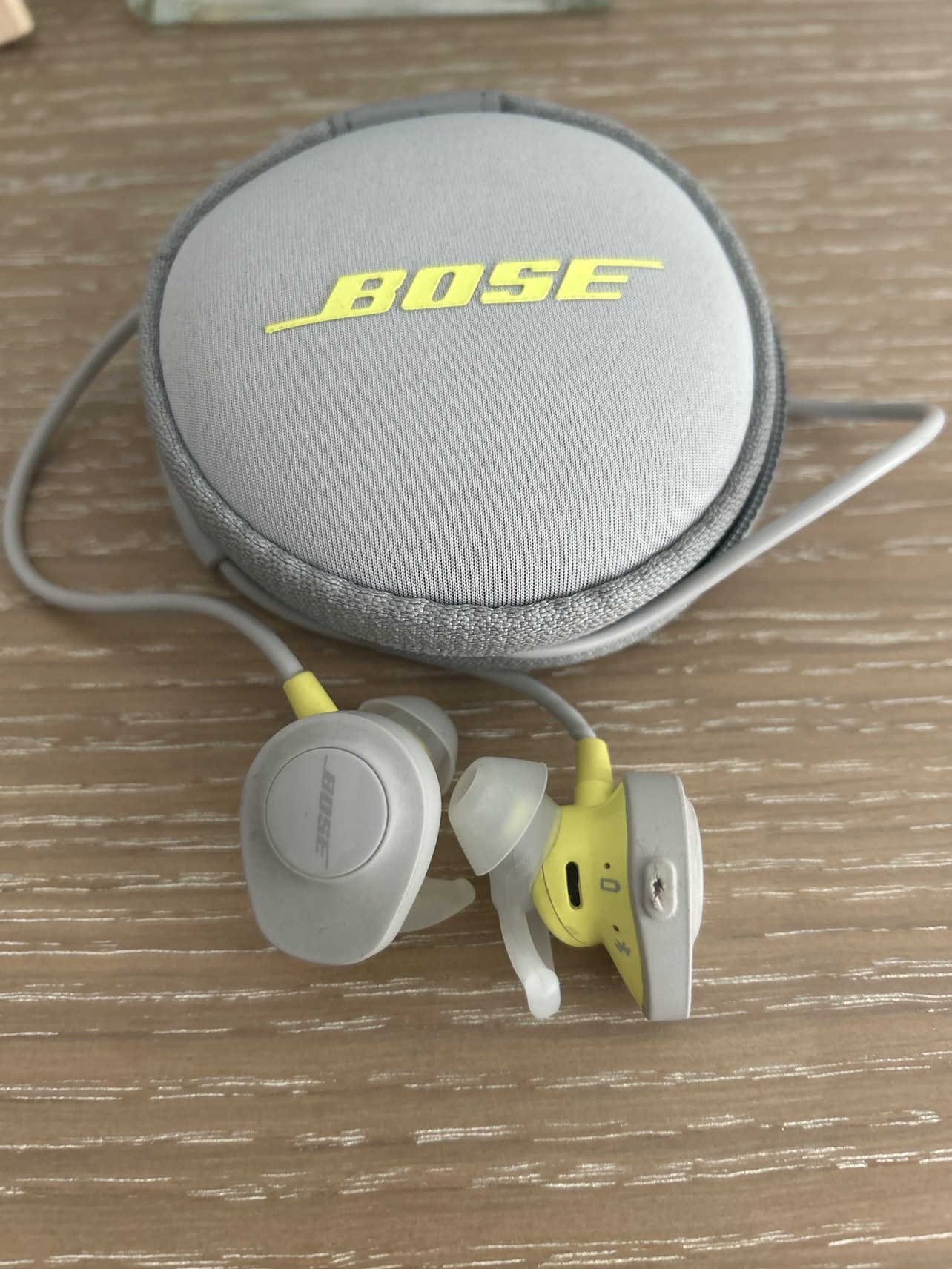 BOSE Soundsport Wireless Headphones - used thumbnail