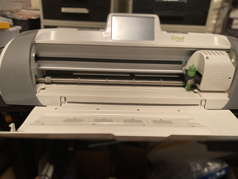 Cricut Expression 2 Electric Cutting Machine Bundle