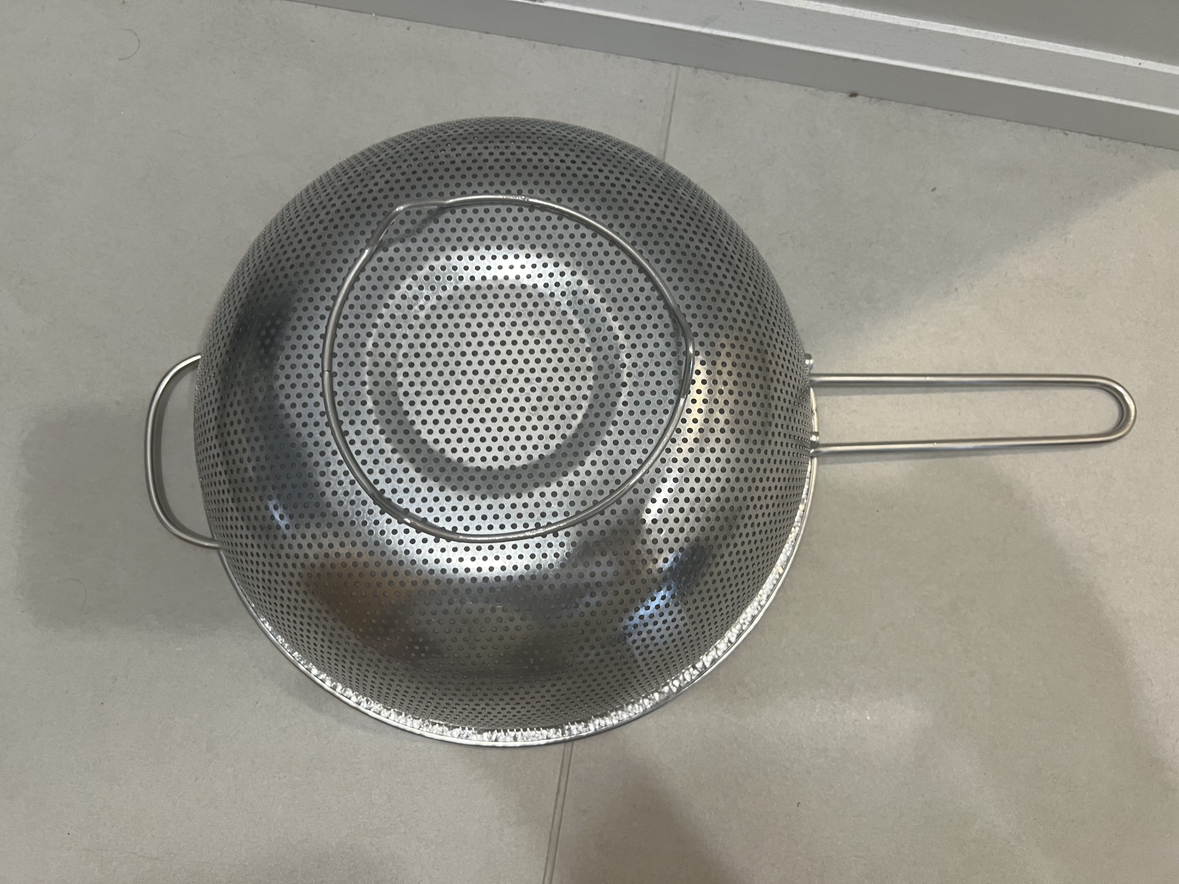 THREE Colanders - photo 3