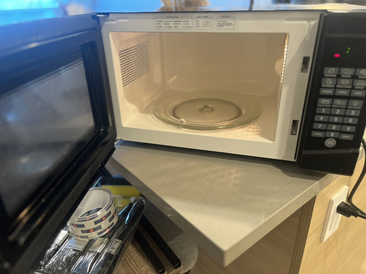 NEW counter-top RCA Microwave 700W 0.7cu.ft. - photo 2