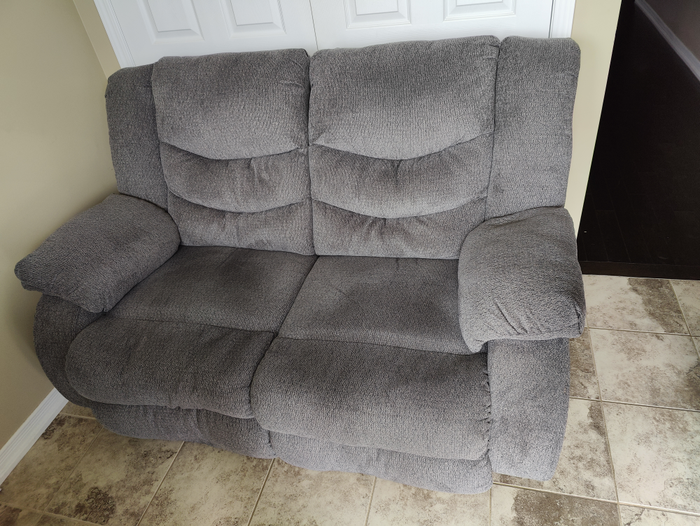 Ashley 2 seat recliner - photo 2