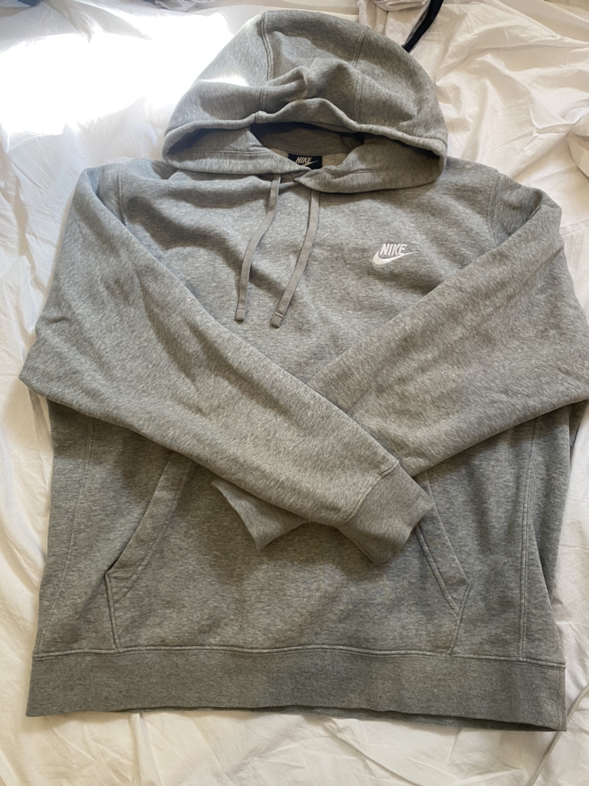 Men’s grey Nike hoodie