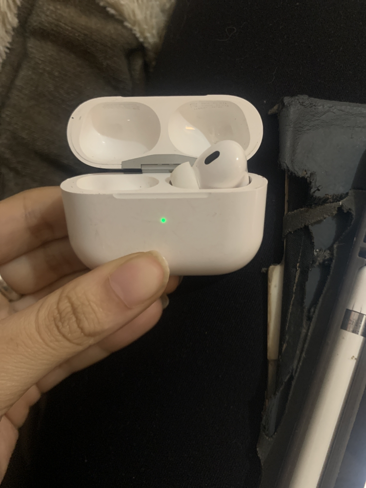 airpod pro gen 2 only right AirPod image indicator(2)