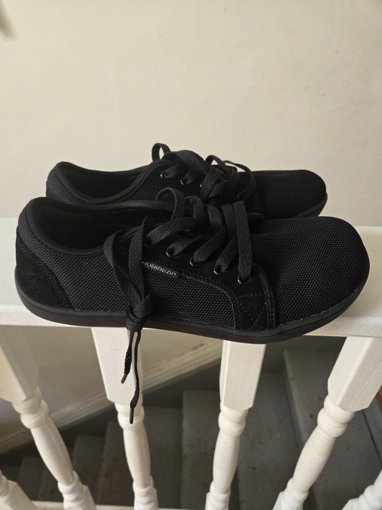 Women's NEW sneakers size 9