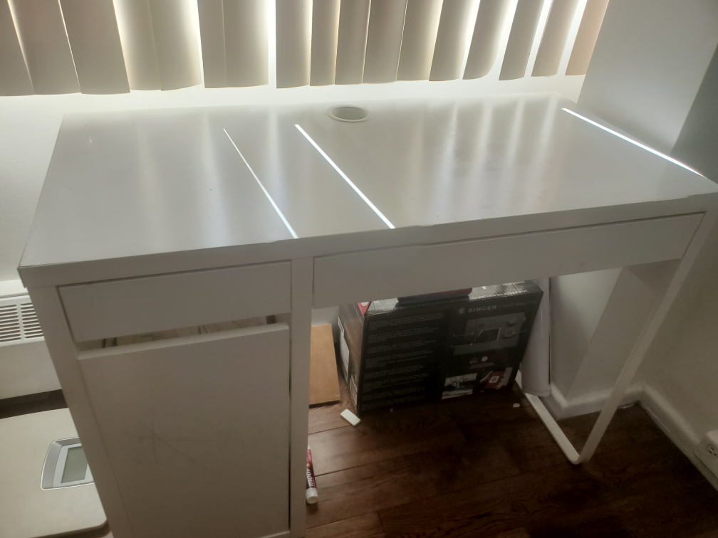 Desk - photo 4