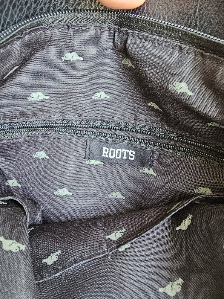 NWT Roots Black Florence Vertical Leather Hobo bag image indicator(3)