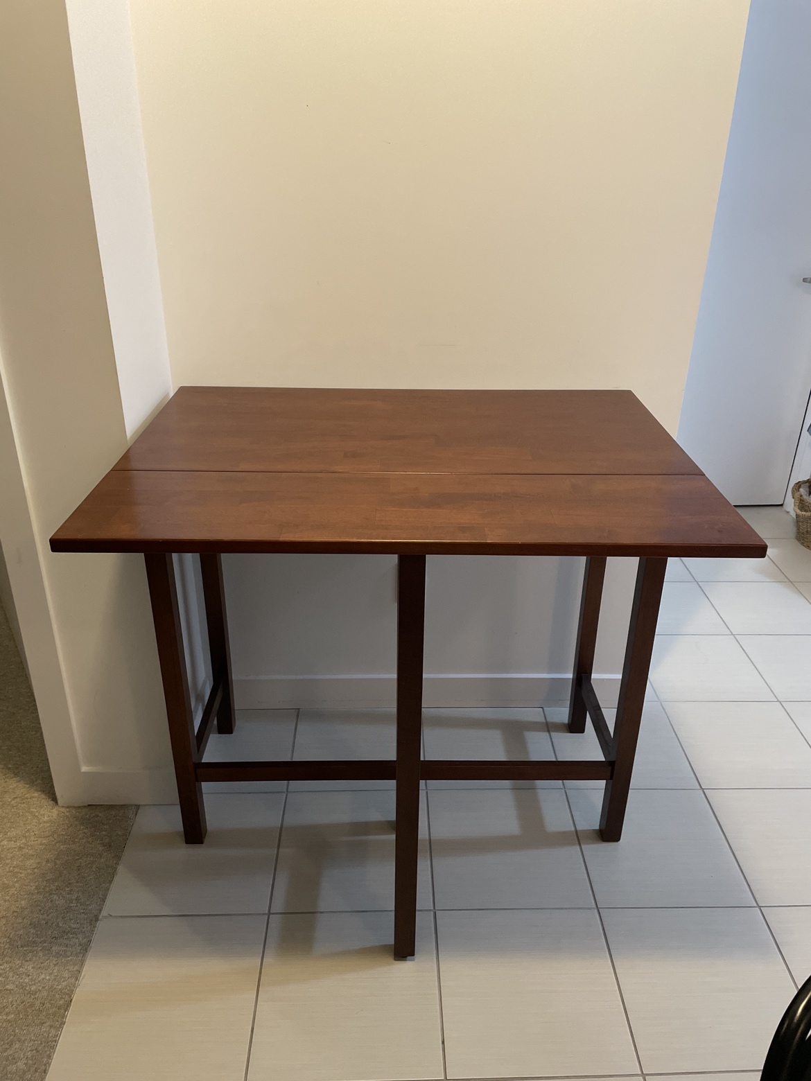 Foldable table